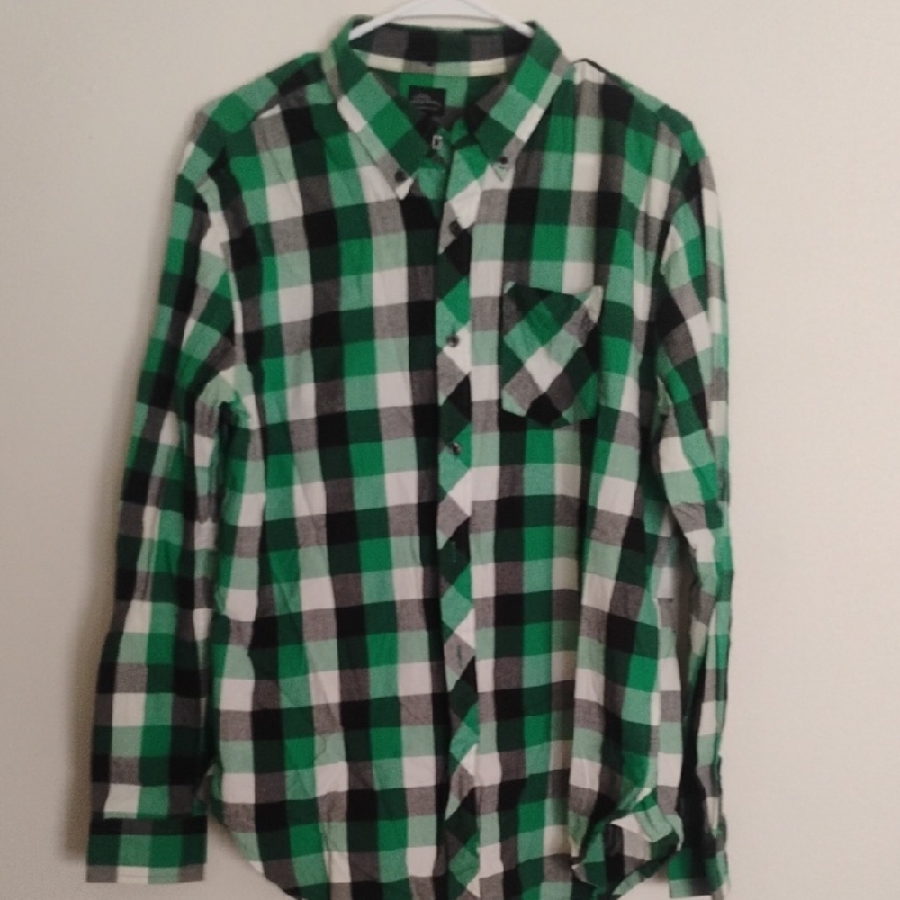 L.L. Bean Green and Black Casual Button Down Shirt Large